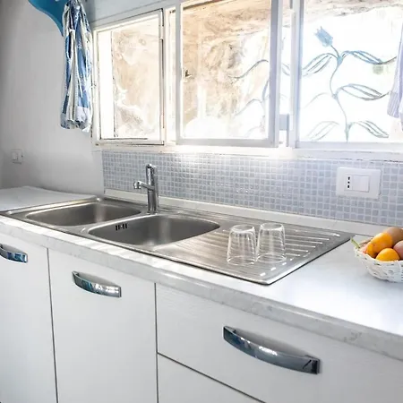 Holiday home Daniela -vista Mare-70metri Dal Mare - Wi-fi - Free Parking